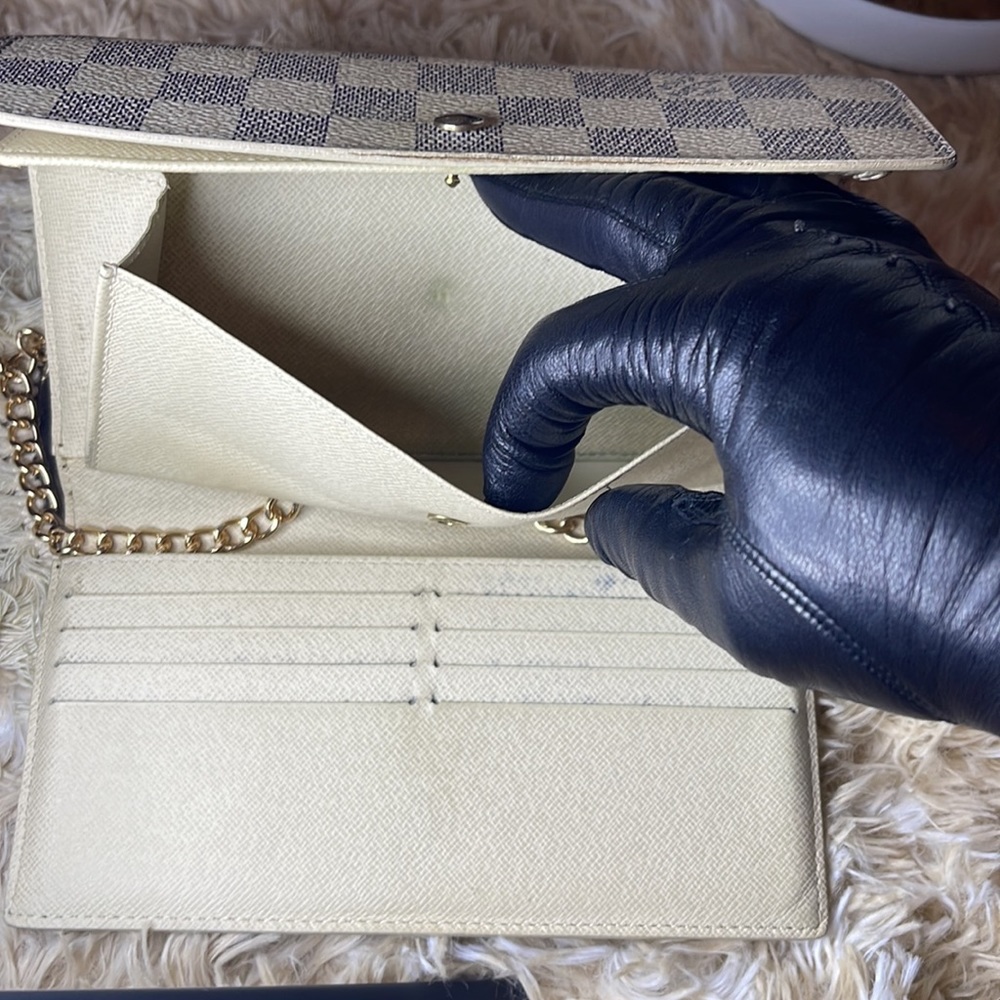 Louis Vuitton Damier International Wallet - Picture 7 of 11